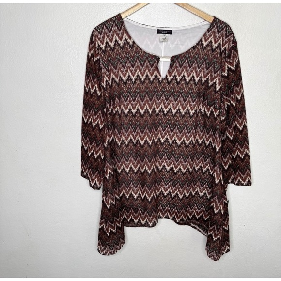 Cocomo Woman Chevron Top Womens 3X Burgundy Red Shark Bite Hem 3/4 Sleeve Blouse - Picture 1 of 10